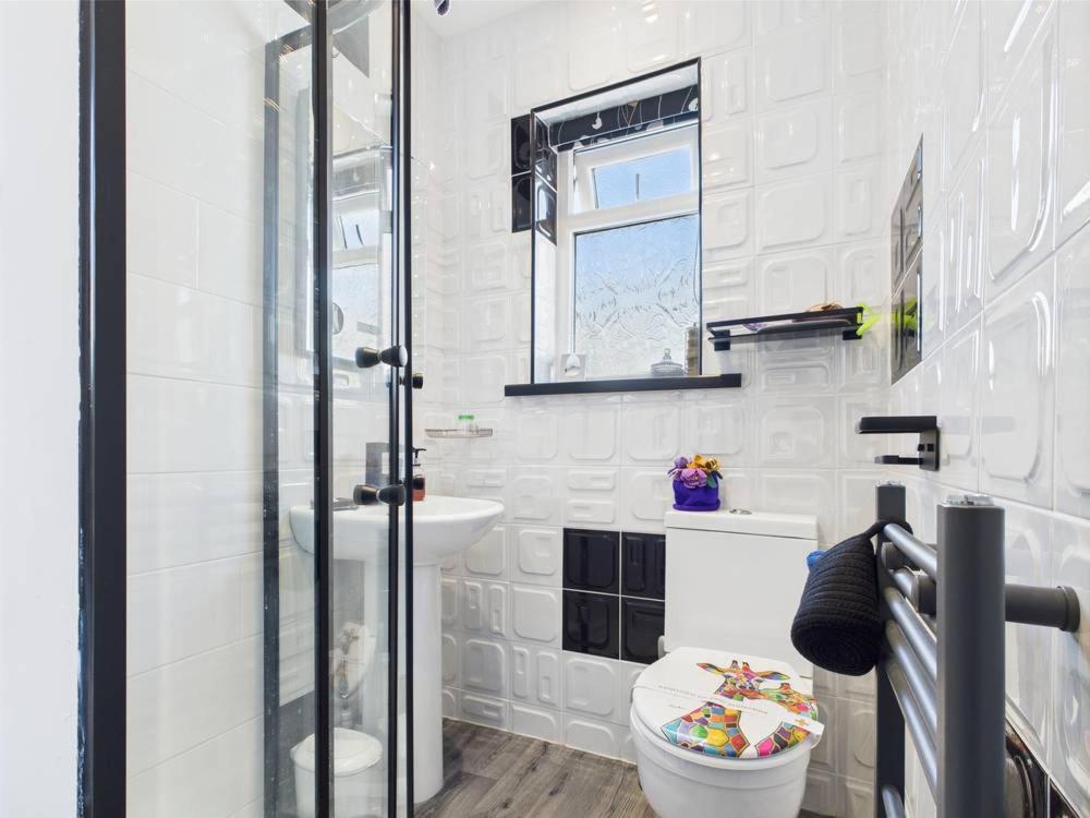 Twin Room Private Bathroom