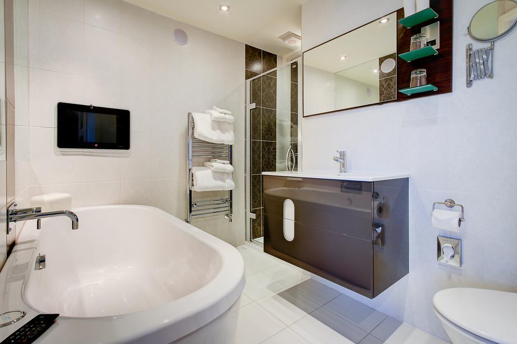 Luxe Kamer met Kingsize Bed en Uitzicht op Zee